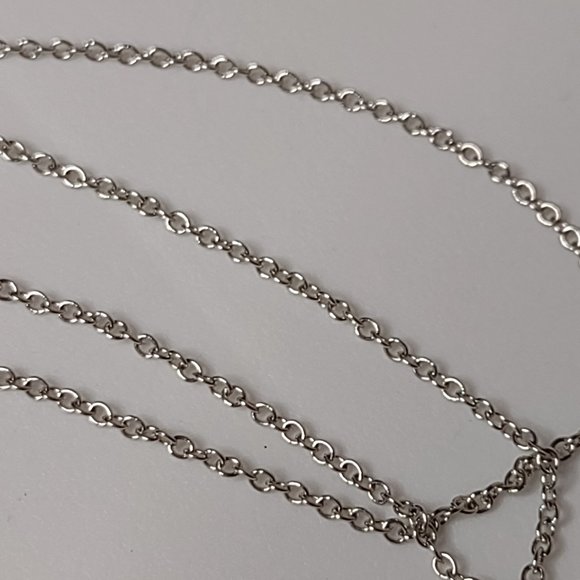 Silver Tone Avon Teardrop Shaped Pendant Necklace Adjustable 16.5 To 19 Inches - Picture 11 of 12
